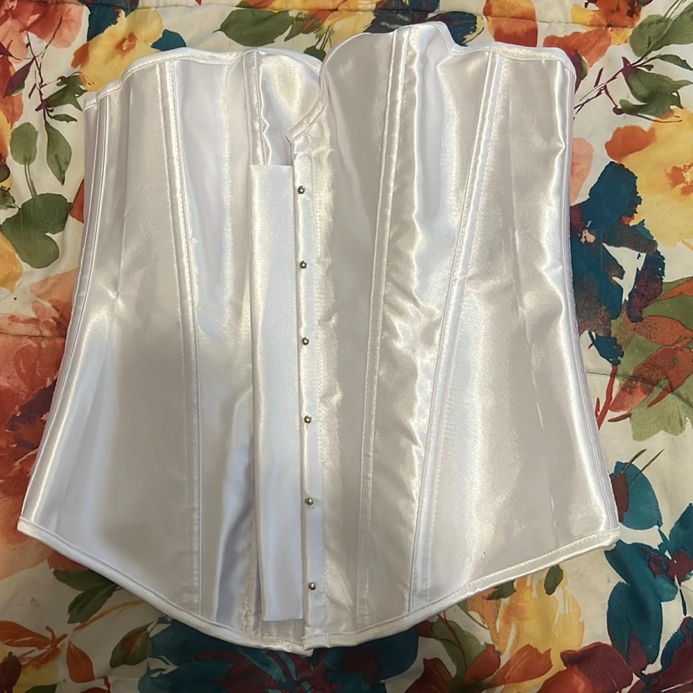 New stylish white corset w/ matching thong